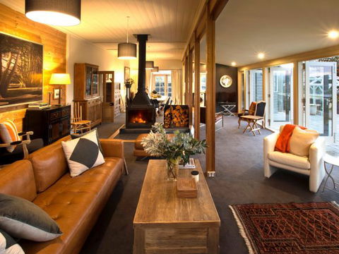 Frenchman's River - The Helmsman's House - Holiday Adelaide 3