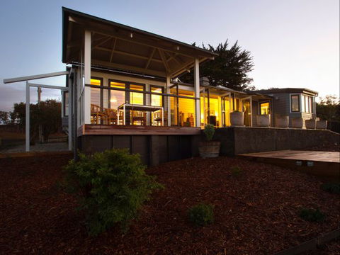 Frenchman's River - The Helmsman's House - Holiday Adelaide 7