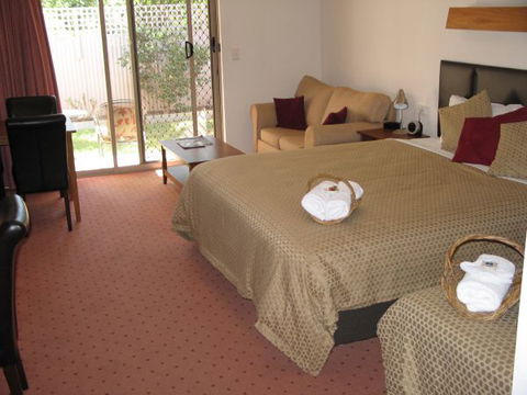 Golden Chain Wine Village Motor Inn - Holiday Adelaide 1