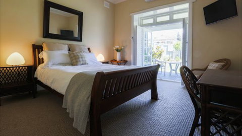 Merewether Beach House B And B - Holiday Adelaide 1