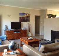 Queen Bee - Holiday Adelaide