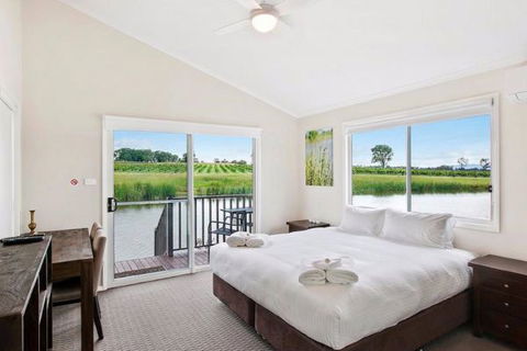 The Lakehouse At 201 - Holiday Adelaide 0
