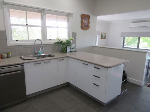 Valley View Cottage - Holiday Adelaide 1