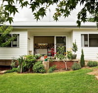 Young Garden Retreat - Holiday Adelaide