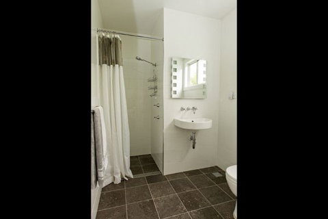 Young Garden Retreat - Holiday Adelaide 2