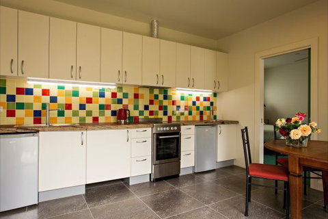 Young Garden Retreat - Holiday Adelaide 3