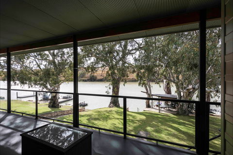 192 Page Drive Blanchetown -River Shack Rentals - Holiday Adelaide 1