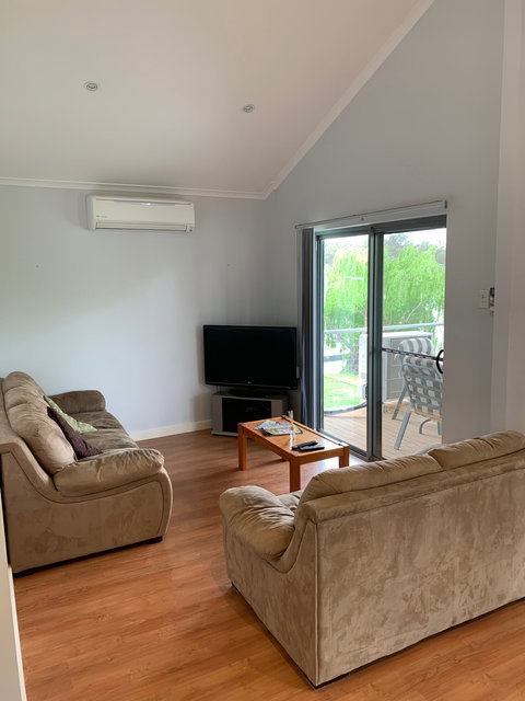 21 Old Murbko Road Morgan - River Shack Rentals - Holiday Adelaide 1