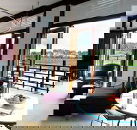 Bettenay's Lakeside Chalets and Luxury Spa Apartment - Holiday Adelaide