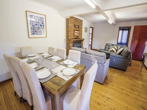 Big Yango House - Holiday Adelaide 3