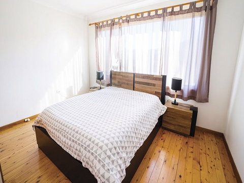 Big Yango House - Holiday Adelaide 5
