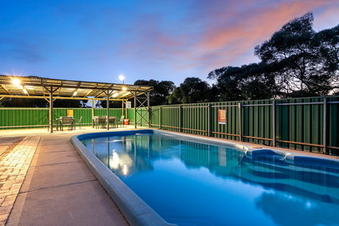 Border Village Roadhouse - Holiday Adelaide 1