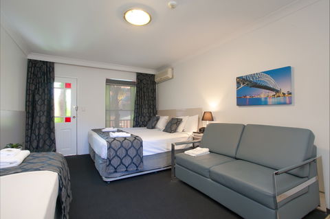 Central Railway Hotel - Holiday Adelaide 1