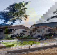 Chrissie's Palace - Holiday Adelaide