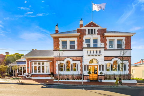 Cygnet Old Bank B&B - Holiday Adelaide 0