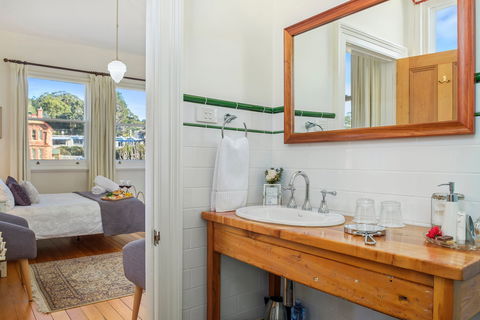 Cygnet Old Bank B&B - Holiday Adelaide 2