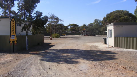 Woomera Travellers Village And Caravan Park - Holiday Adelaide 1