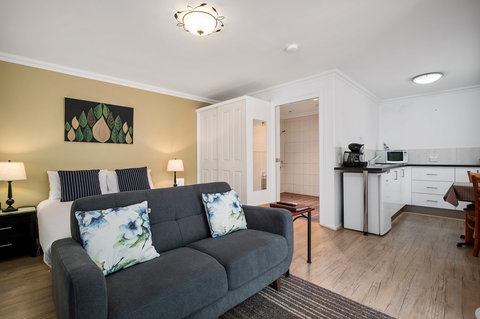 Oyster Cove Chalet - Holiday Adelaide 3