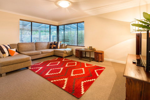 Treetops On Yungarra - Holiday Adelaide 6