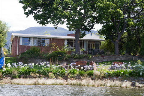 Waterside Accommodation - Derwent Hideaway - Holiday Adelaide 0