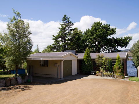 Waterside Accommodation - Derwent Hideaway - Holiday Adelaide 2