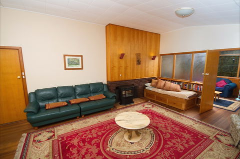 Waterside Accommodation - Derwent Hideaway - Holiday Adelaide 4