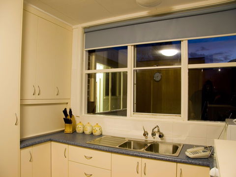 Waterside Accommodation - Derwent Hideaway - Holiday Adelaide 6