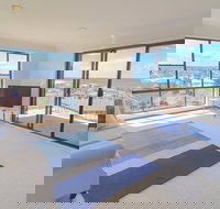 Waves at Caves - Holiday Adelaide