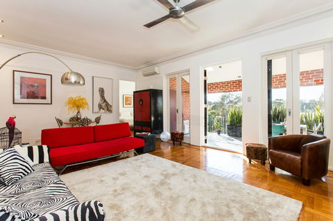Boutique Apartment Redfern - Holiday Adelaide 2
