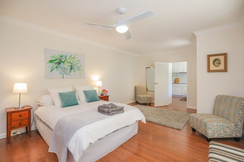 HAHNDORF LODGE - Holiday Adelaide 1
