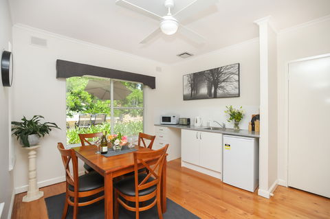 HAHNDORF LODGE - Holiday Adelaide 5