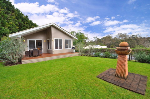 Hedgerow - Holiday Adelaide 0