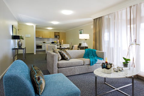 Pacific Suites Canberra - Holiday Adelaide 5
