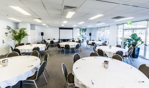 Pacific Suites Canberra - Holiday Adelaide 8