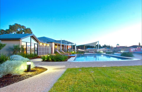 Ramada Resort By Wyndham Seven Mile Beach - Holiday Adelaide 0