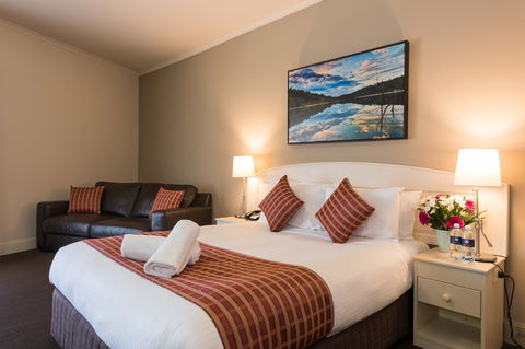 The Bowen Inn - Holiday Adelaide 0