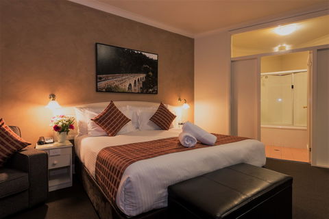 The Bowen Inn - Holiday Adelaide 2
