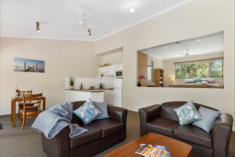 Waterfront Retreat At Wattle Point - Holiday Adelaide 5