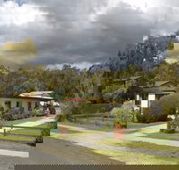 Binalong Bungalows - Holiday Adelaide