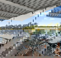 Boats and Bedzzz - The Murray Dream self-contained moored Houseboat - Holiday Adelaide