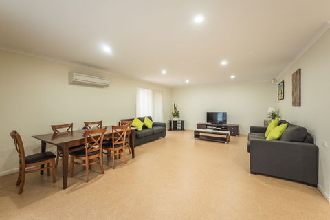 Glenn Moore Accessible Accommodation  Units - Holiday Adelaide 0