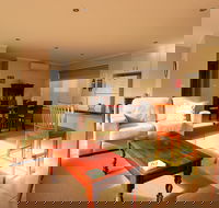 Hobart Villa on Moir - Holiday Adelaide