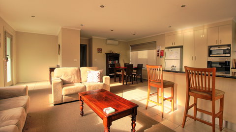 Hobart Villa On Moir - Holiday Adelaide 0