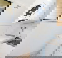 Newcastle Short Stay Apartments - Flagstaff Apartment - Holiday Adelaide