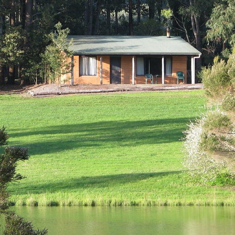 Pemberton Lake View Chalets - Holiday Adelaide 0