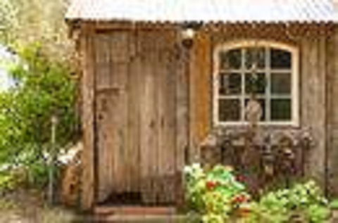 Red Tractor Retreat - Holiday Adelaide 0