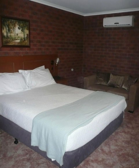 Sportsman Inn Motel - Holiday Adelaide 1