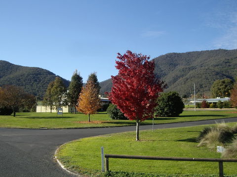 Talbingo Country Club - Holiday Adelaide 1