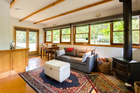 Braeside Mount Macedon Country Retreat - Holiday Adelaide 0