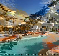 Cairns Queenslander Hotel and Apartments - Holiday Adelaide